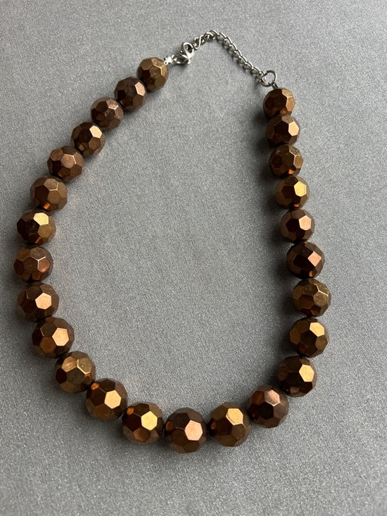 Jewelry - Faceted Metallic Brown Statement 8” Necklace